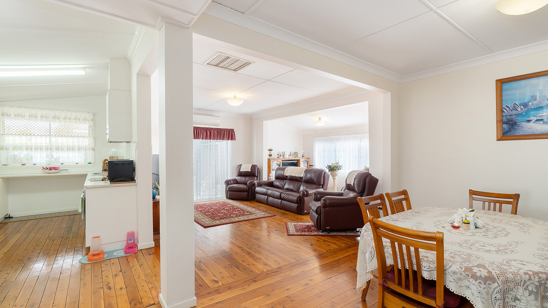 27 Victoria Avenue, Narrandera NSW 2700 - photo 2