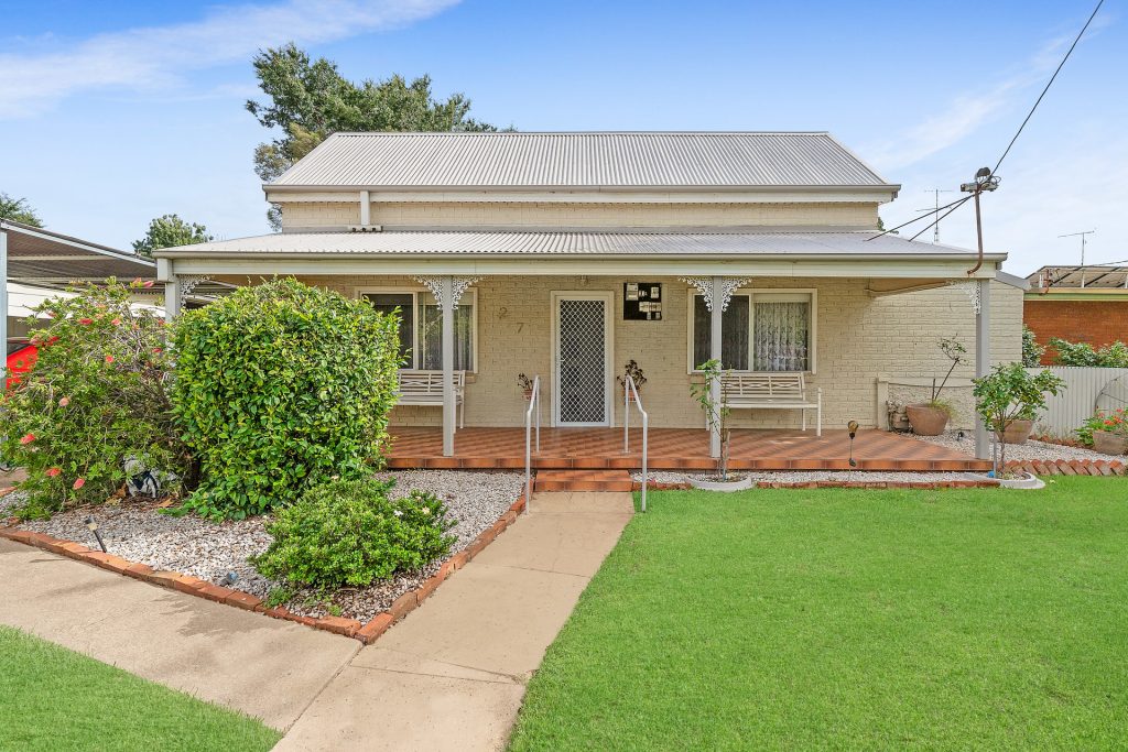 27 Victoria Avenue, Narrandera NSW 2700 - McGrath Riverina