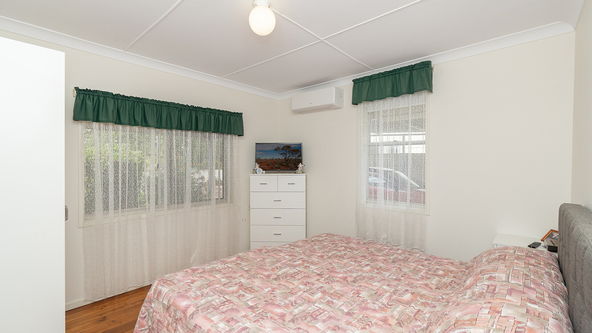 27 Victoria Avenue, Narrandera NSW 2700 - photo 12
