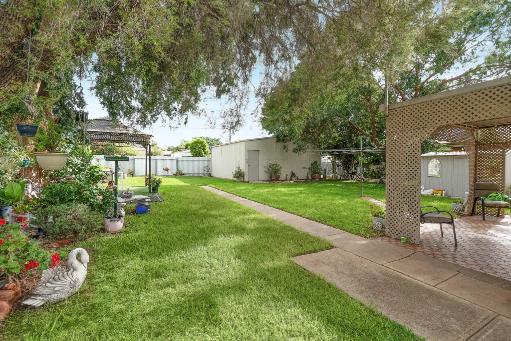 27 Victoria Avenue, Narrandera NSW 2700 - photo 16