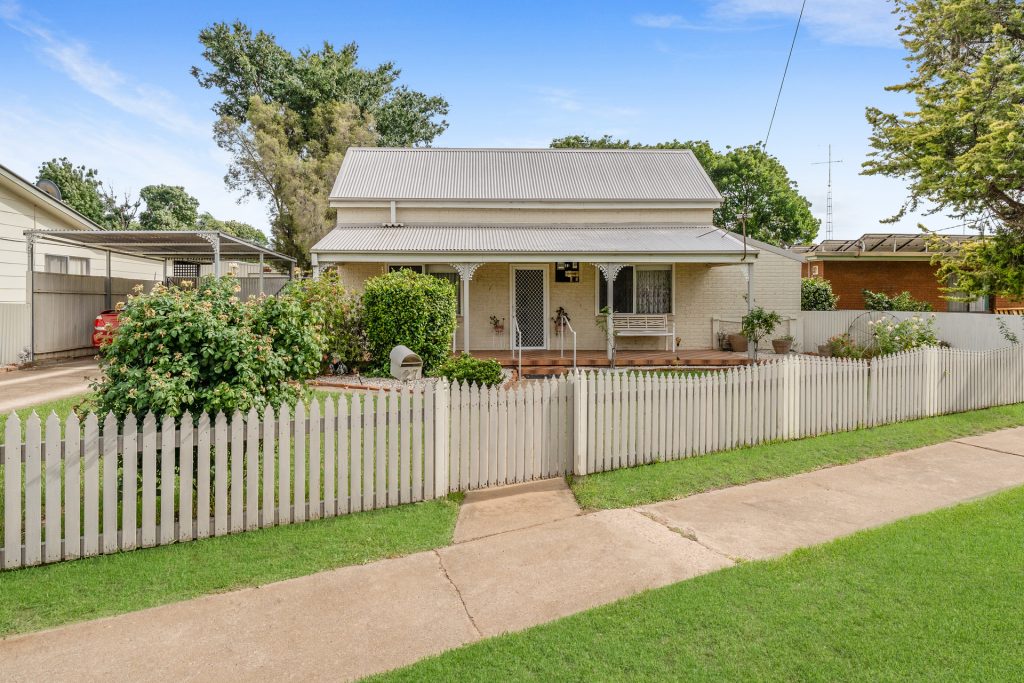 27 Victoria Avenue, Narrandera NSW 2700 - photo 20