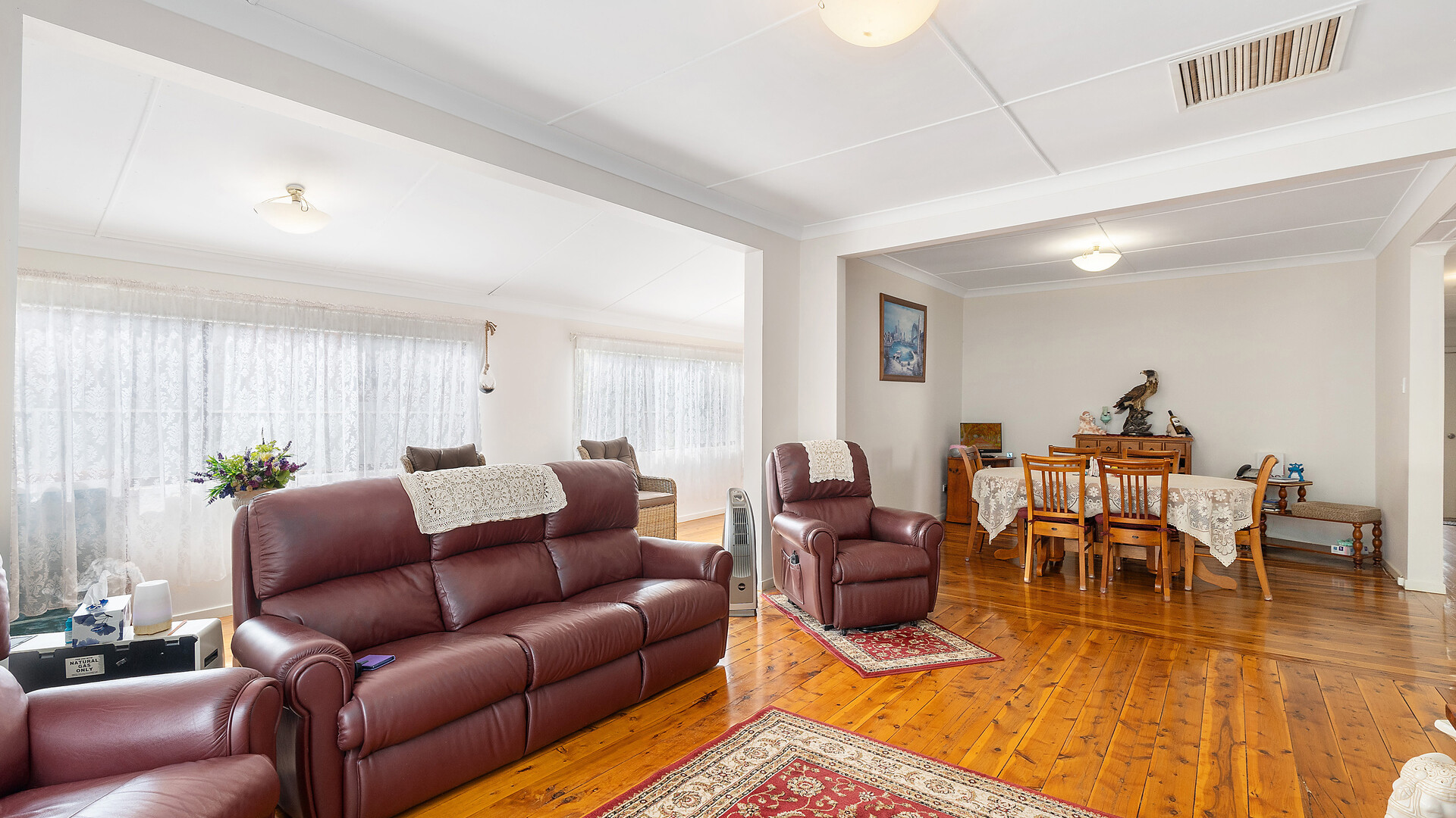 27 Victoria Avenue, Narrandera NSW 2700 - photo 5