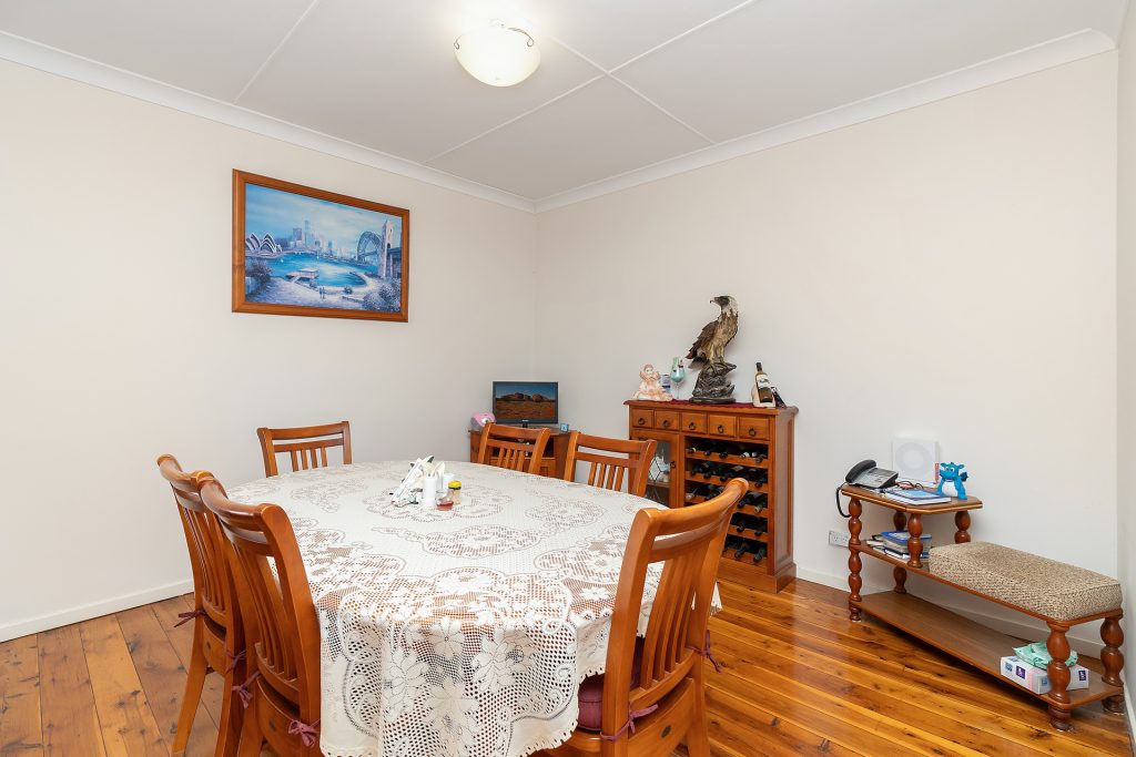 27 Victoria Avenue, Narrandera NSW 2700 - photo 6