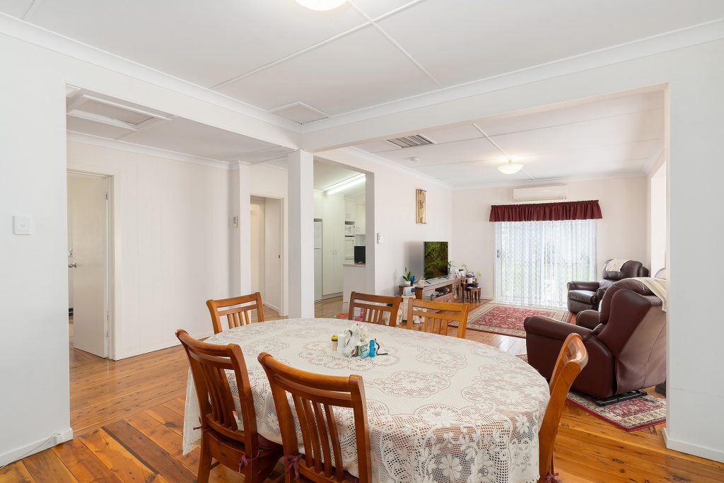 27 Victoria Avenue, Narrandera NSW 2700 - photo 7
