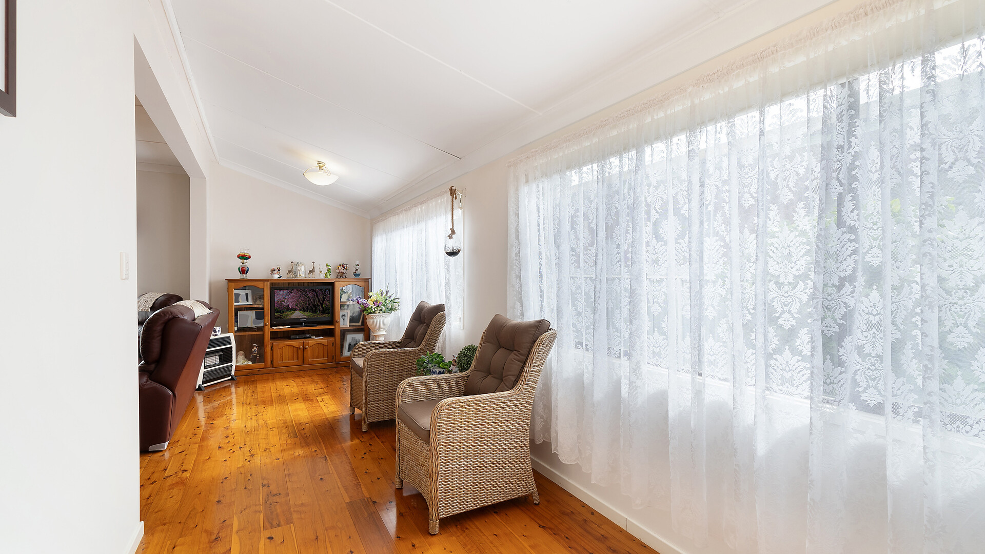 27 Victoria Avenue, Narrandera NSW 2700 - photo 8