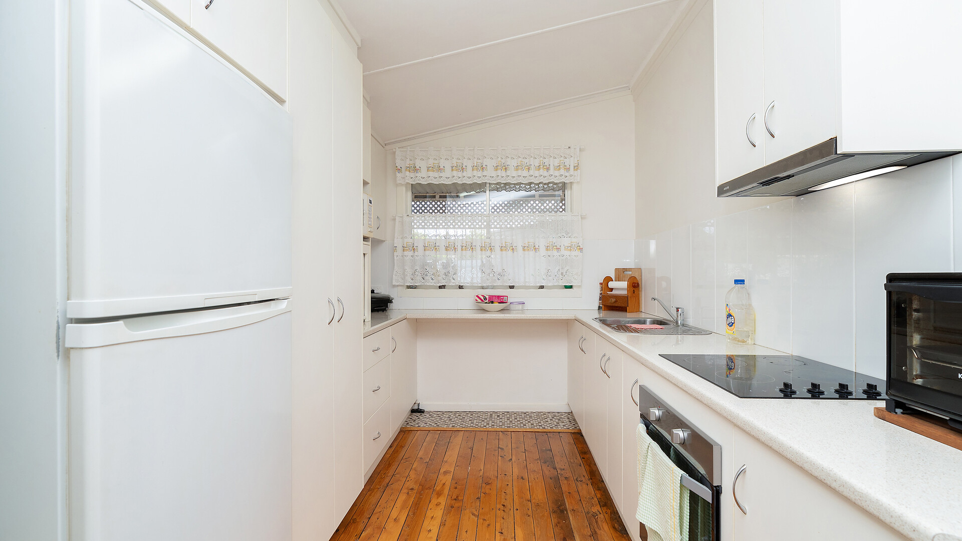 27 Victoria Avenue, Narrandera NSW 2700 - photo 10