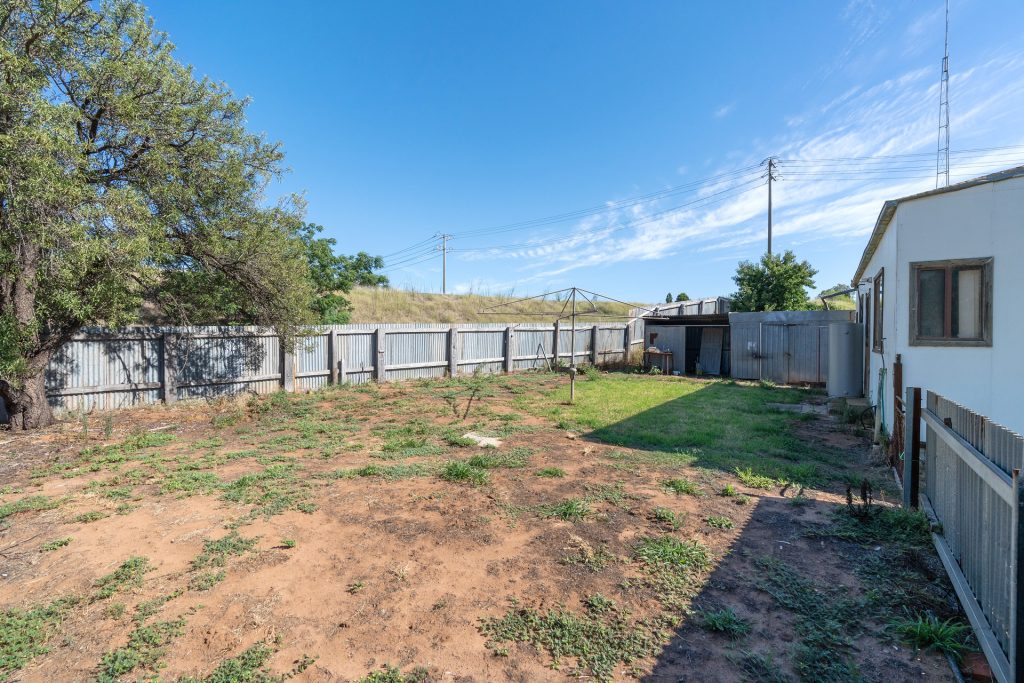 4 Beckham Street, Narrandera NSW 2700 - photo 11