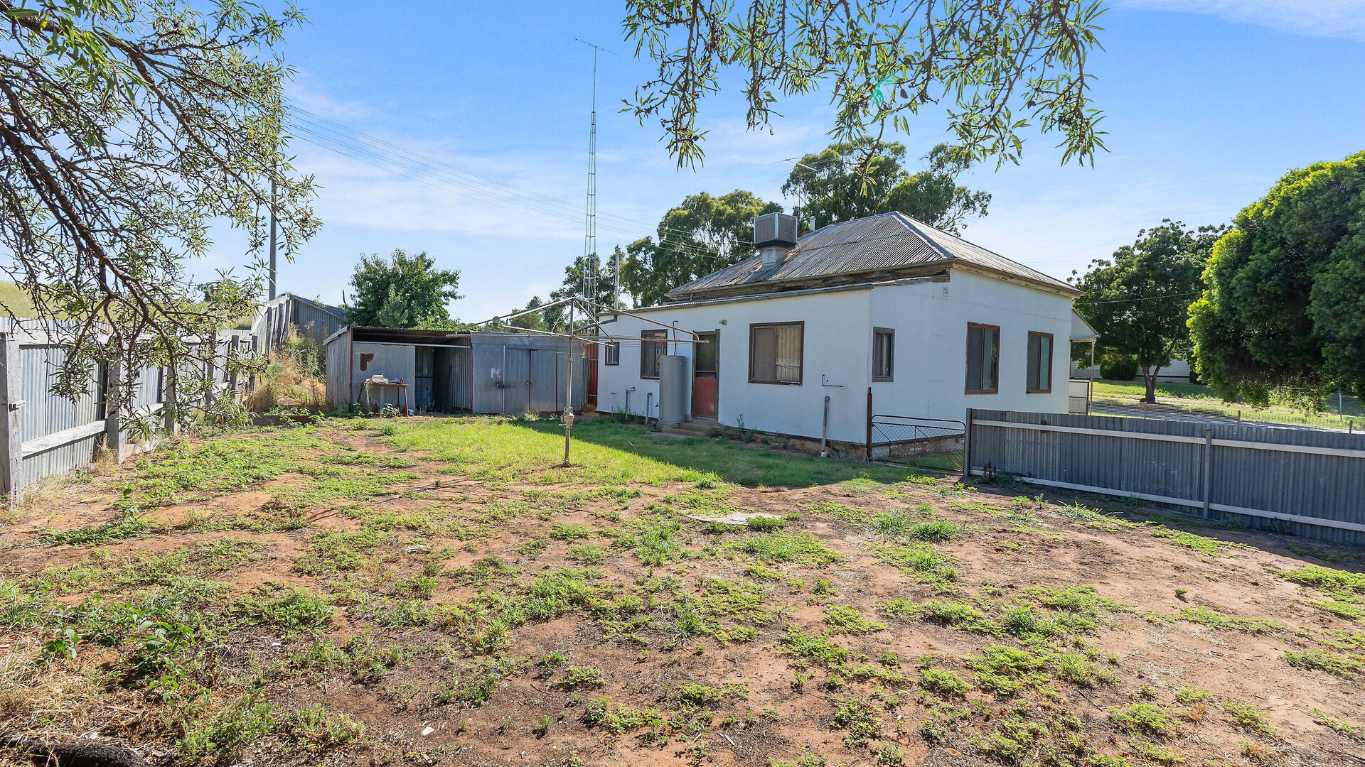 4 Beckham Street, Narrandera NSW 2700 - photo 12