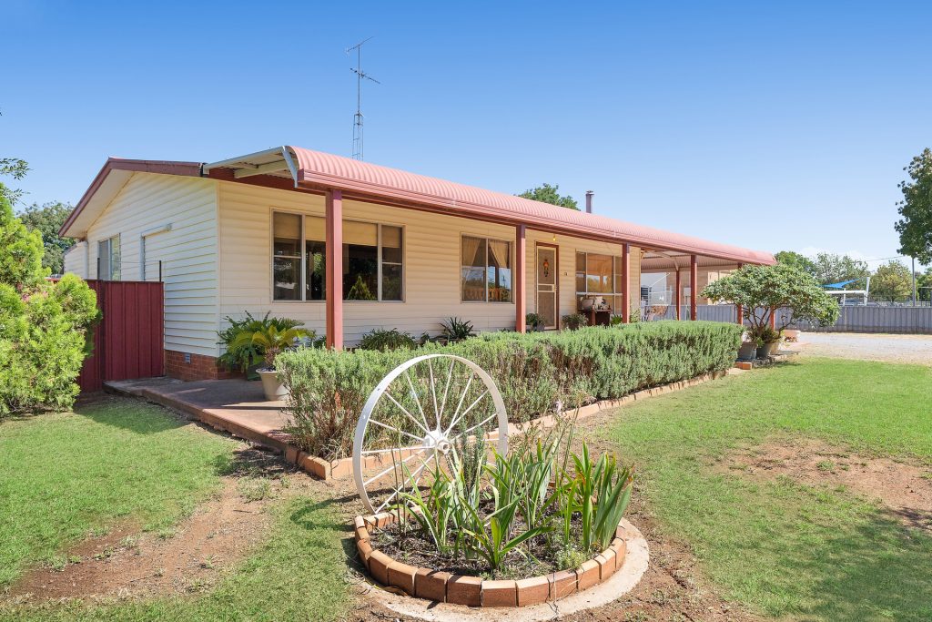 73 Binyah Street, Whitton NSW 2705 - photo 14