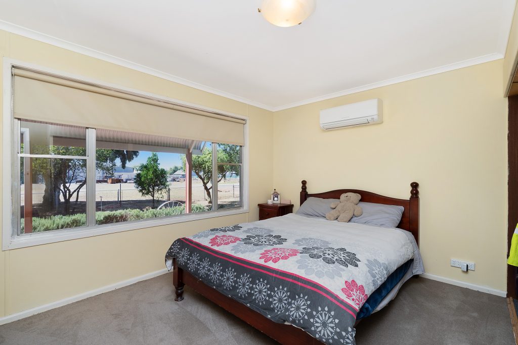 73 Binyah Street, Whitton NSW 2705 - photo 9