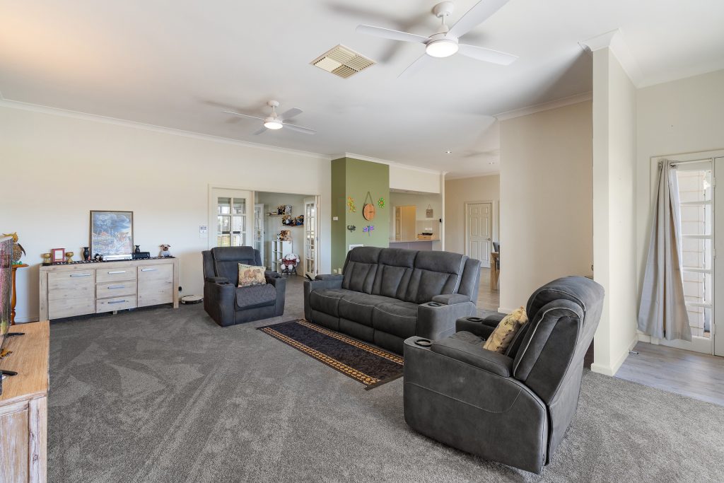 33-35 Acacia Avenue, Leeton NSW 2705 - photo 4