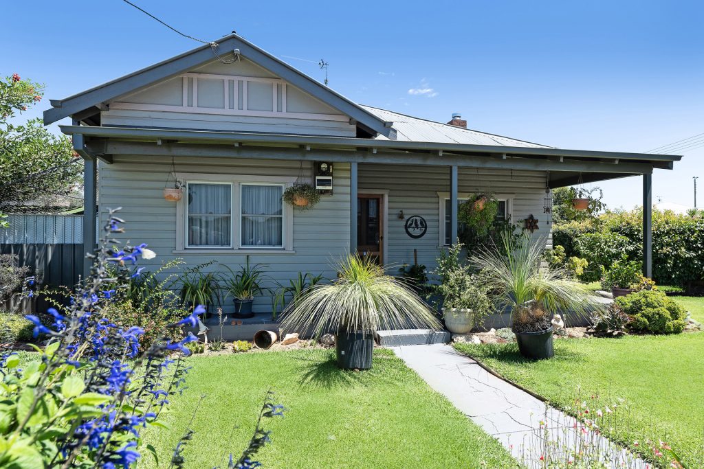 82 Crowley Street, Temora NSW 2666 - McGrath Riverina
