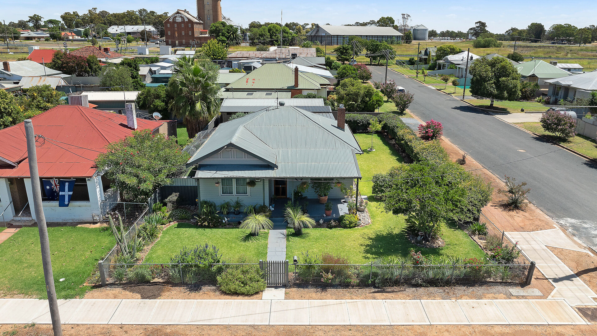 82 Crowley Street, Temora NSW 2666 - photo 4