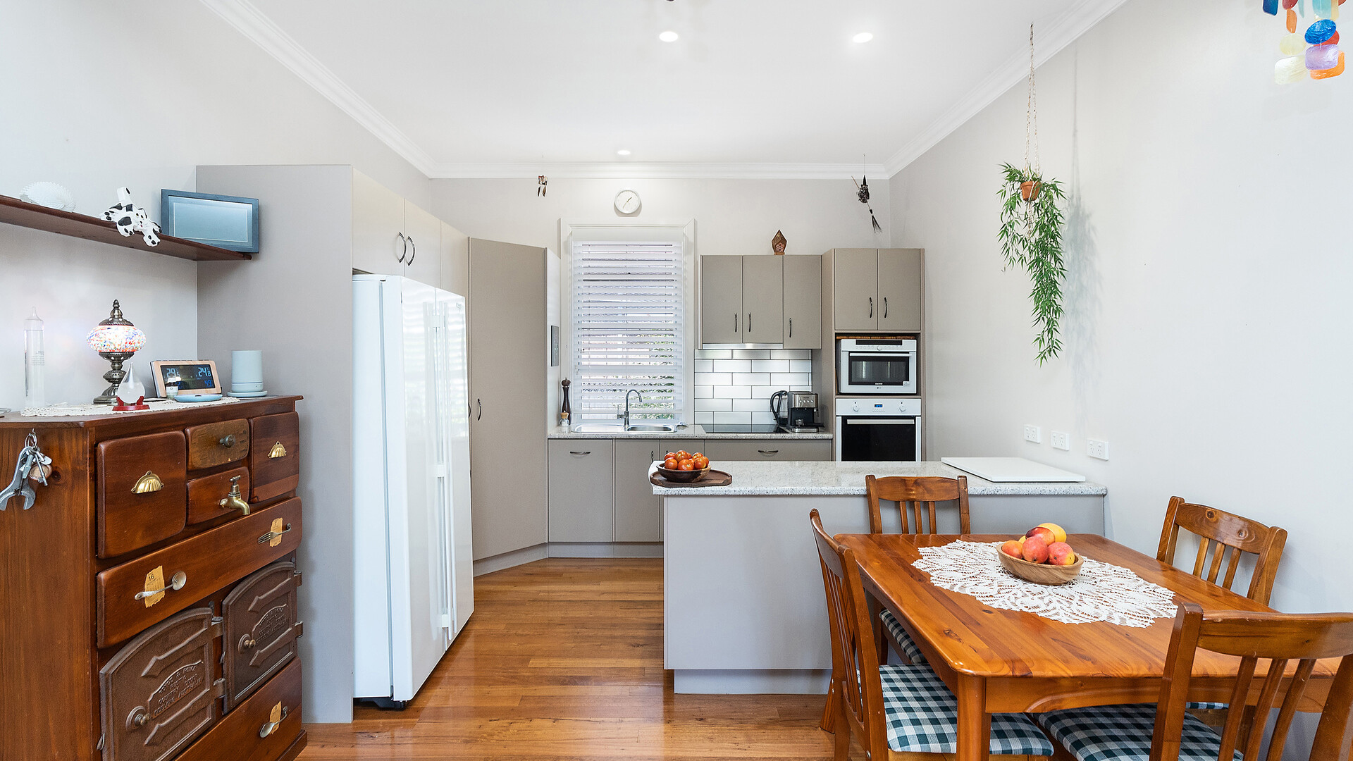 82 Crowley Street, Temora NSW 2666 - photo 5