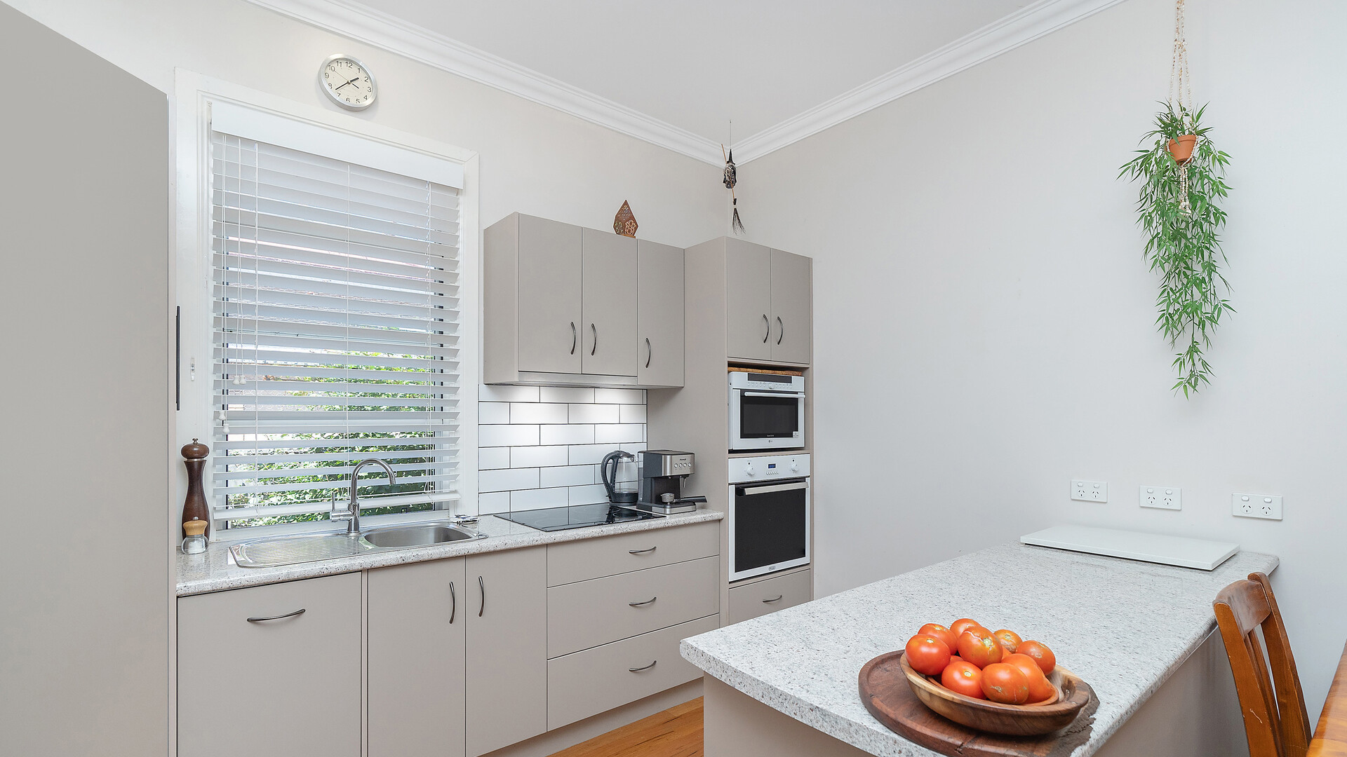 82 Crowley Street, Temora NSW 2666 - photo 6