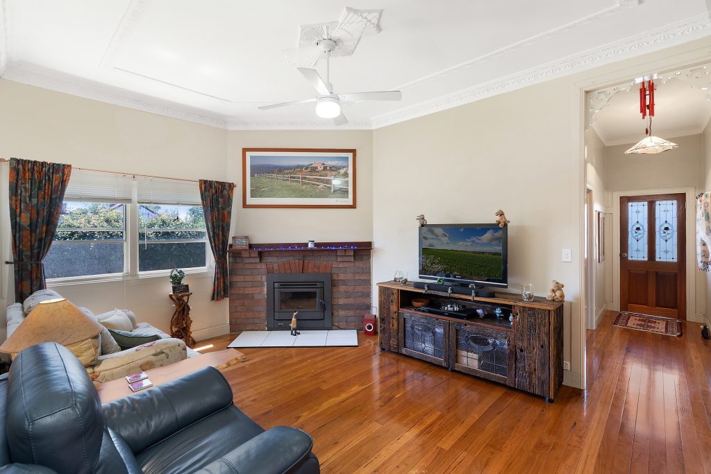 82 Crowley Street, Temora NSW 2666 - photo 8