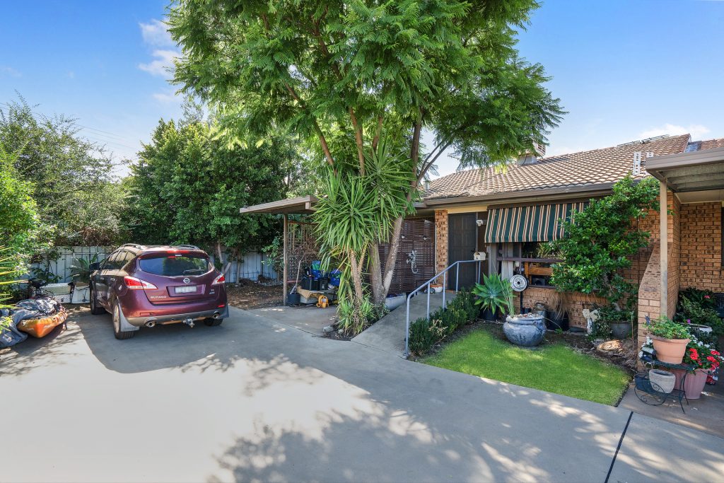 4/4 Maple Street, Leeton NSW 2705 - photo 2