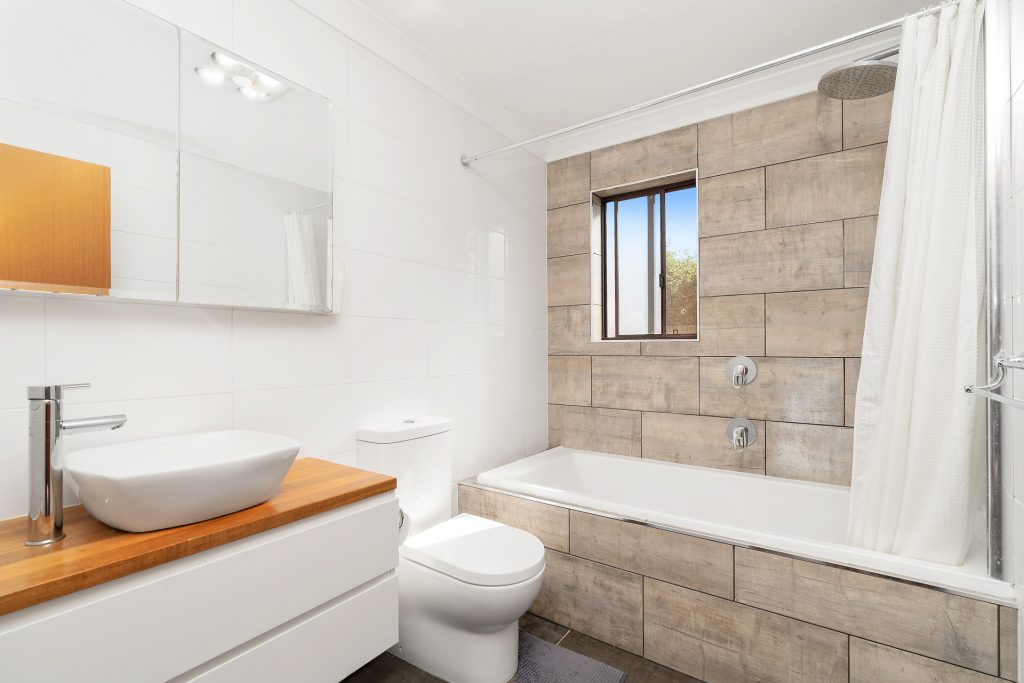 4/4 Maple Street, Leeton NSW 2705 - photo 11