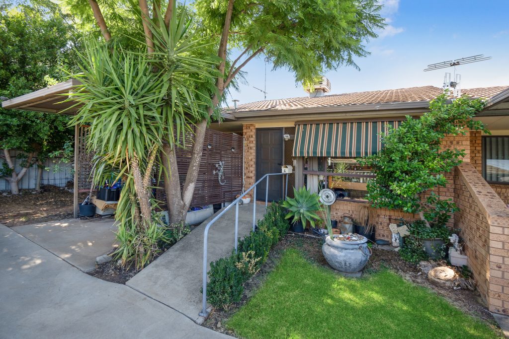 4/4 Maple Street, Leeton NSW 2705 - McGrath Riverina