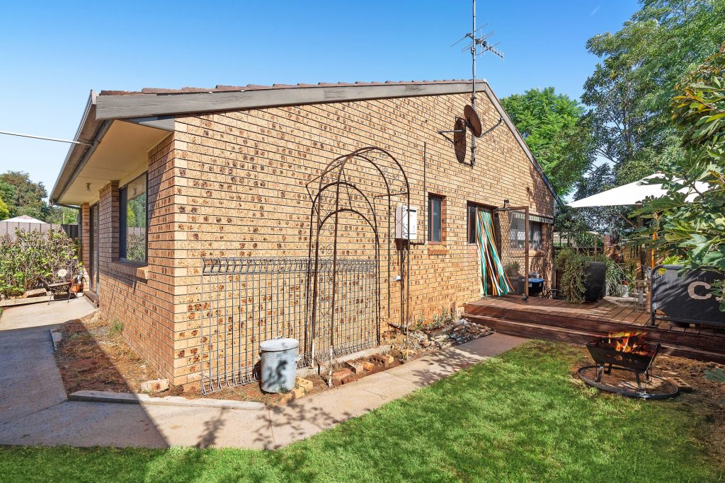 4/4 Maple Street, Leeton NSW 2705 - photo 14