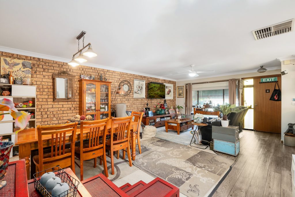 4/4 Maple Street, Leeton NSW 2705 - photo 5
