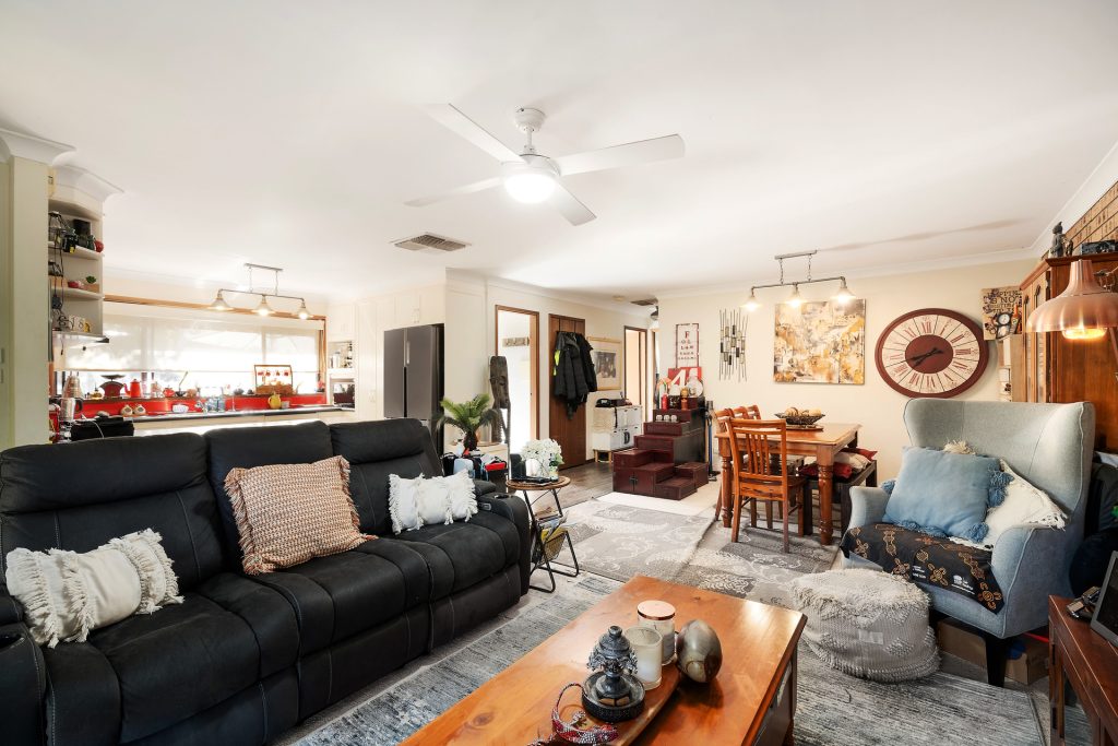 4/4 Maple Street, Leeton NSW 2705 - photo 8