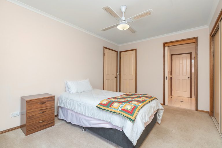 3/144 Baker Street, Temora NSW 2666 - photo 12