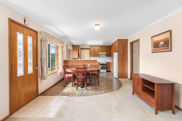 3/144 Baker Street, Temora NSW 2666 - photo 8