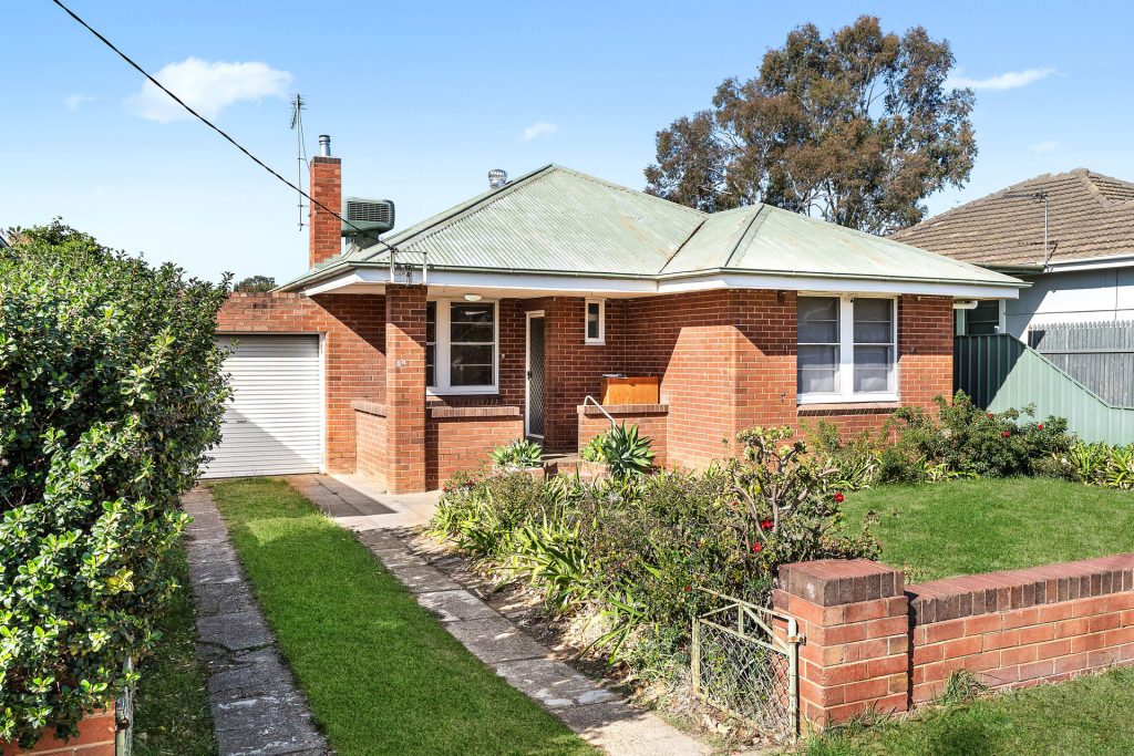 25 Bourke Street, Turvey Park NSW 2650 - photo 2