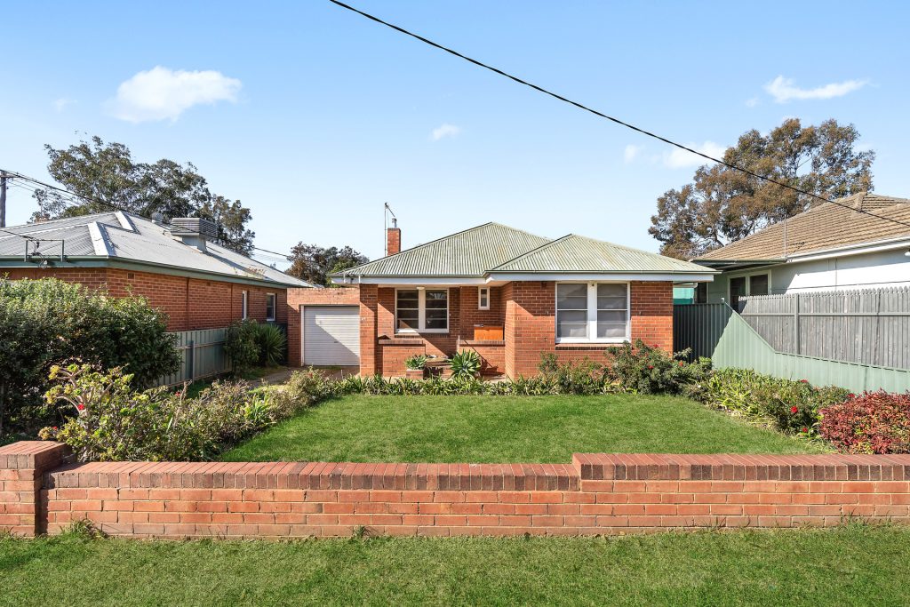 25 Bourke Street, Turvey Park NSW 2650 - McGrath Riverina