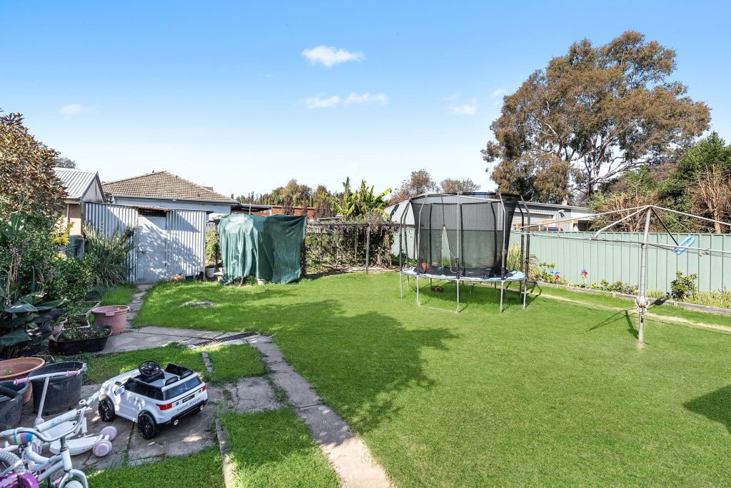 25 Bourke Street, Turvey Park NSW 2650 - photo 15
