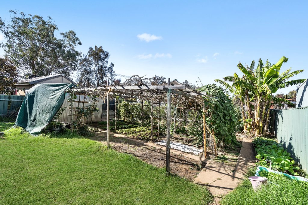 25 Bourke Street, Turvey Park NSW 2650 - photo 16