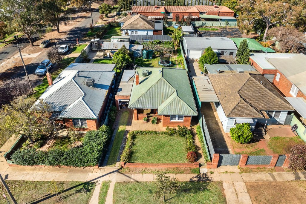 25 Bourke Street, Turvey Park NSW 2650 - photo 3