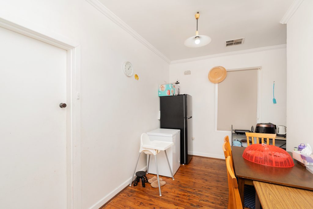 25 Bourke Street, Turvey Park NSW 2650 - photo 7