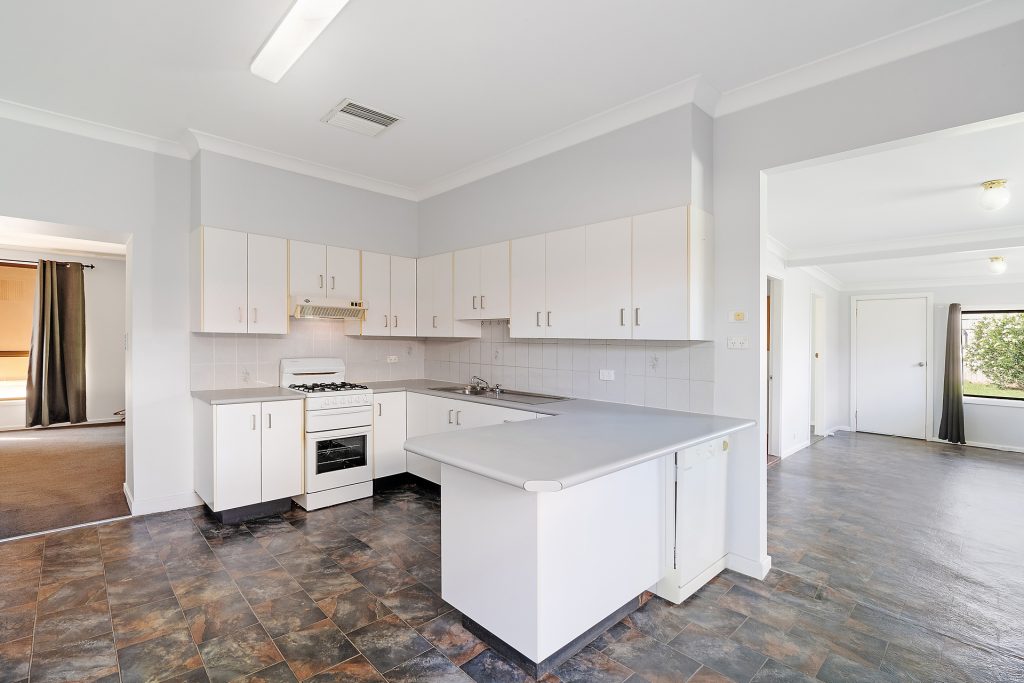 115 Aurora Street, Temora NSW 2666 - photo 3