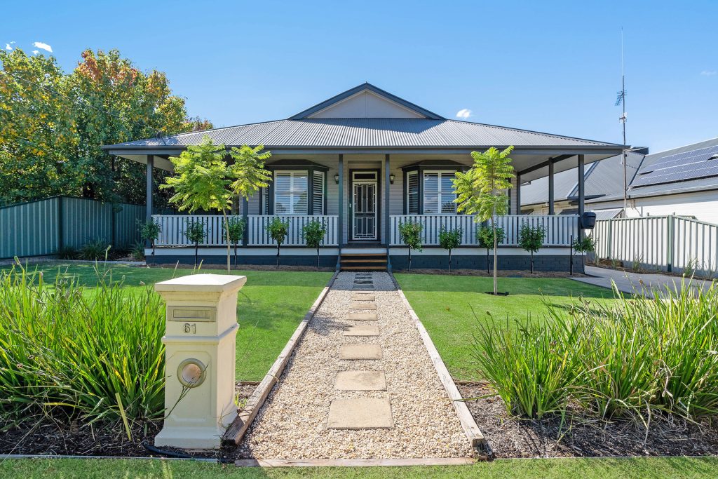 61 Acacia Ave, Leeton NSW 2705 - photo 2
