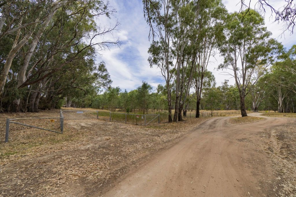 27 Mclays Road, Narrandera NSW 2700 - photo 6
