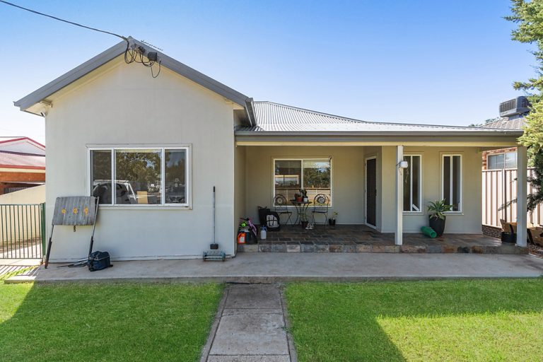 110 Wade Avenue, Leeton NSW 2705 - McGrath Riverina