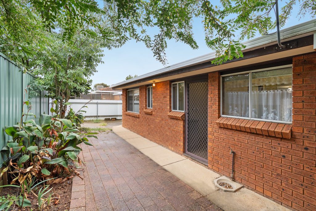 3/12 Kokoda Street, Ashmont NSW 2650 - photo 9