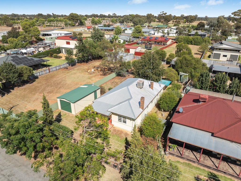 164 Sharpe Street, Temora NSW 2666 - photo 2