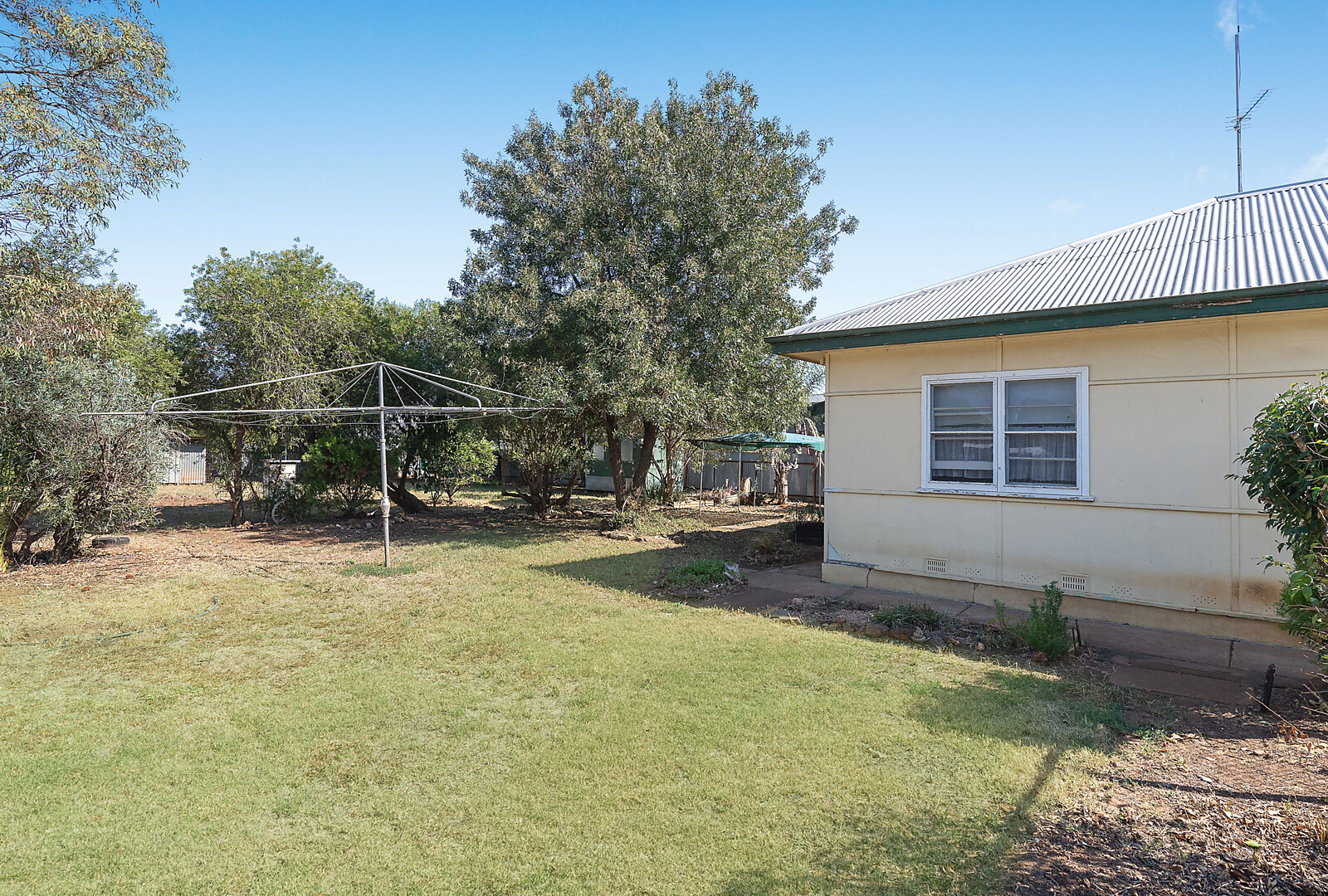 164 Sharpe Street, Temora NSW 2666 - photo 12