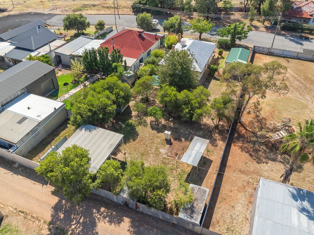 164 Sharpe Street, Temora NSW 2666 - photo 15