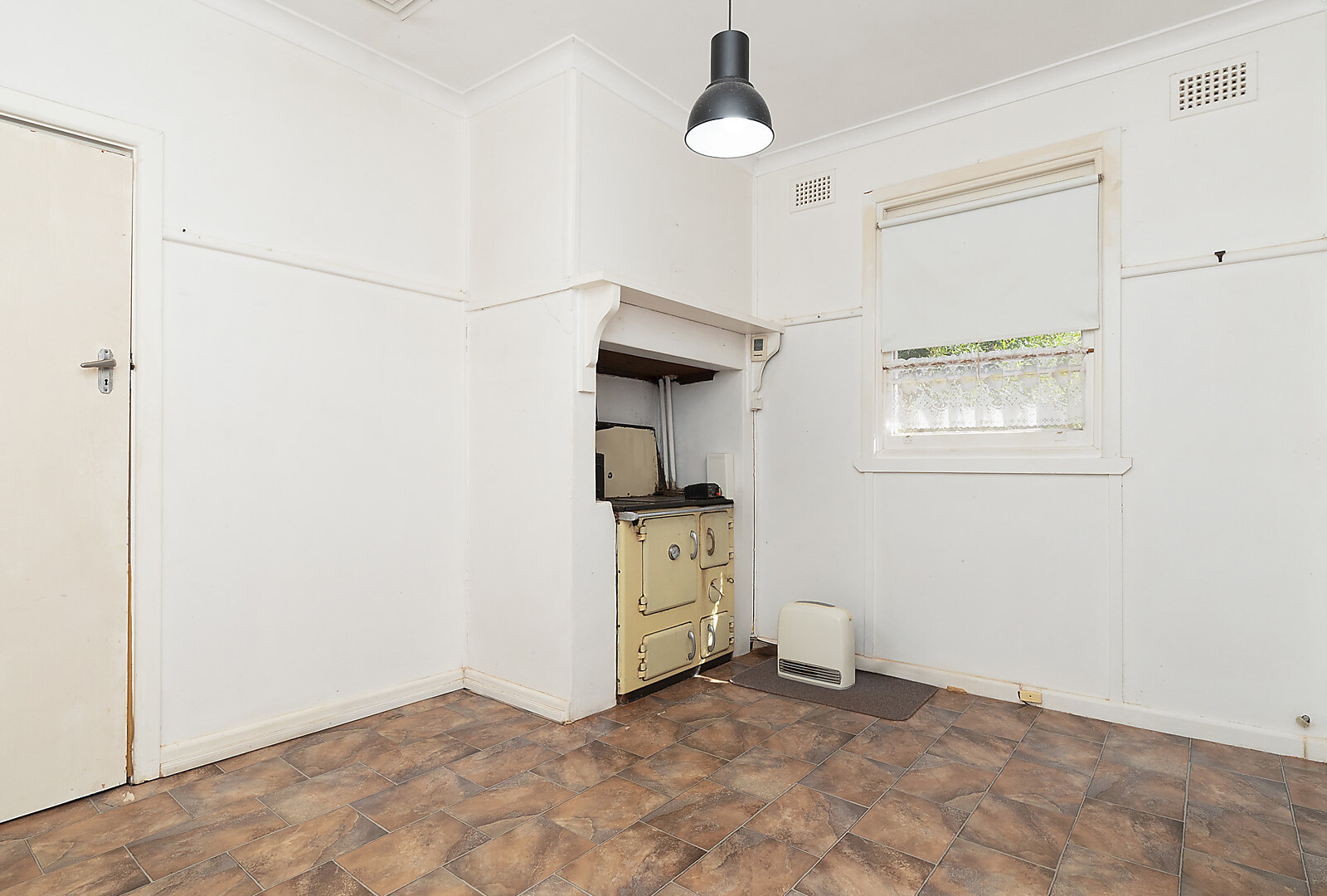 164 Sharpe Street, Temora NSW 2666 - photo 8