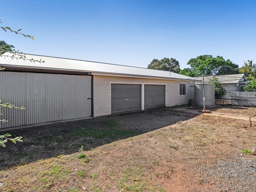 105 Grey Street, Temora NSW 2666 - photo 2