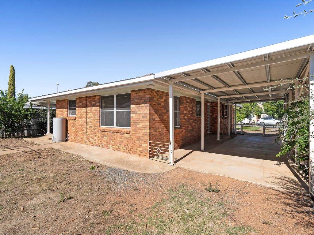 105 Grey Street, Temora NSW 2666 - photo 12