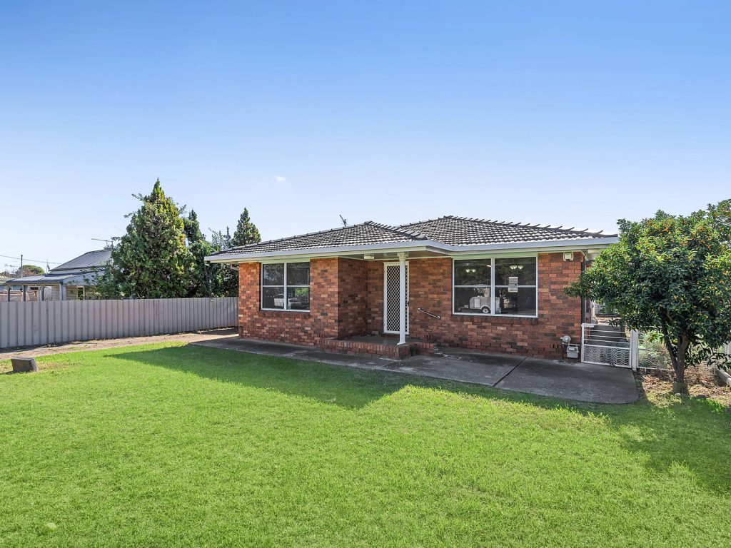 105 Grey Street, Temora NSW 2666 - photo 15