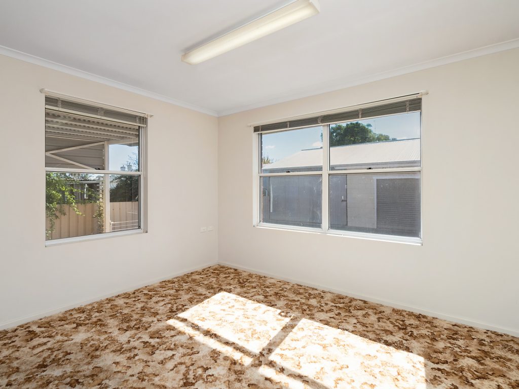 105 Grey Street, Temora NSW 2666 - photo 9
