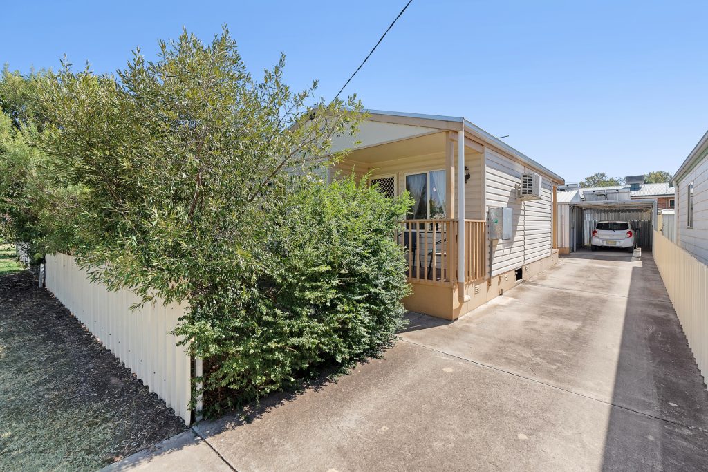 7 & 7a Crown Street, Narrandera NSW 2700 - photo 2