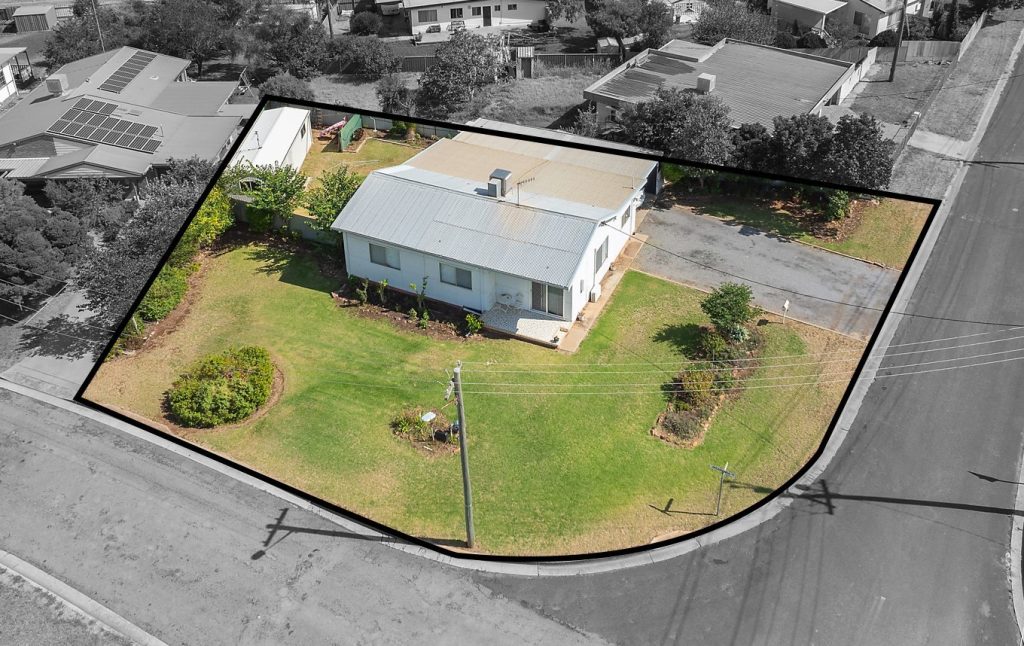 35 Cherry Avenue, Leeton NSW 2705 - photo 11
