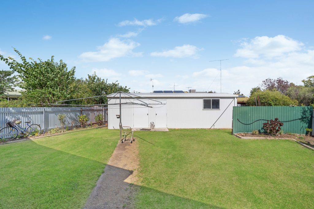 35 Cherry Avenue, Leeton NSW 2705 - photo 9